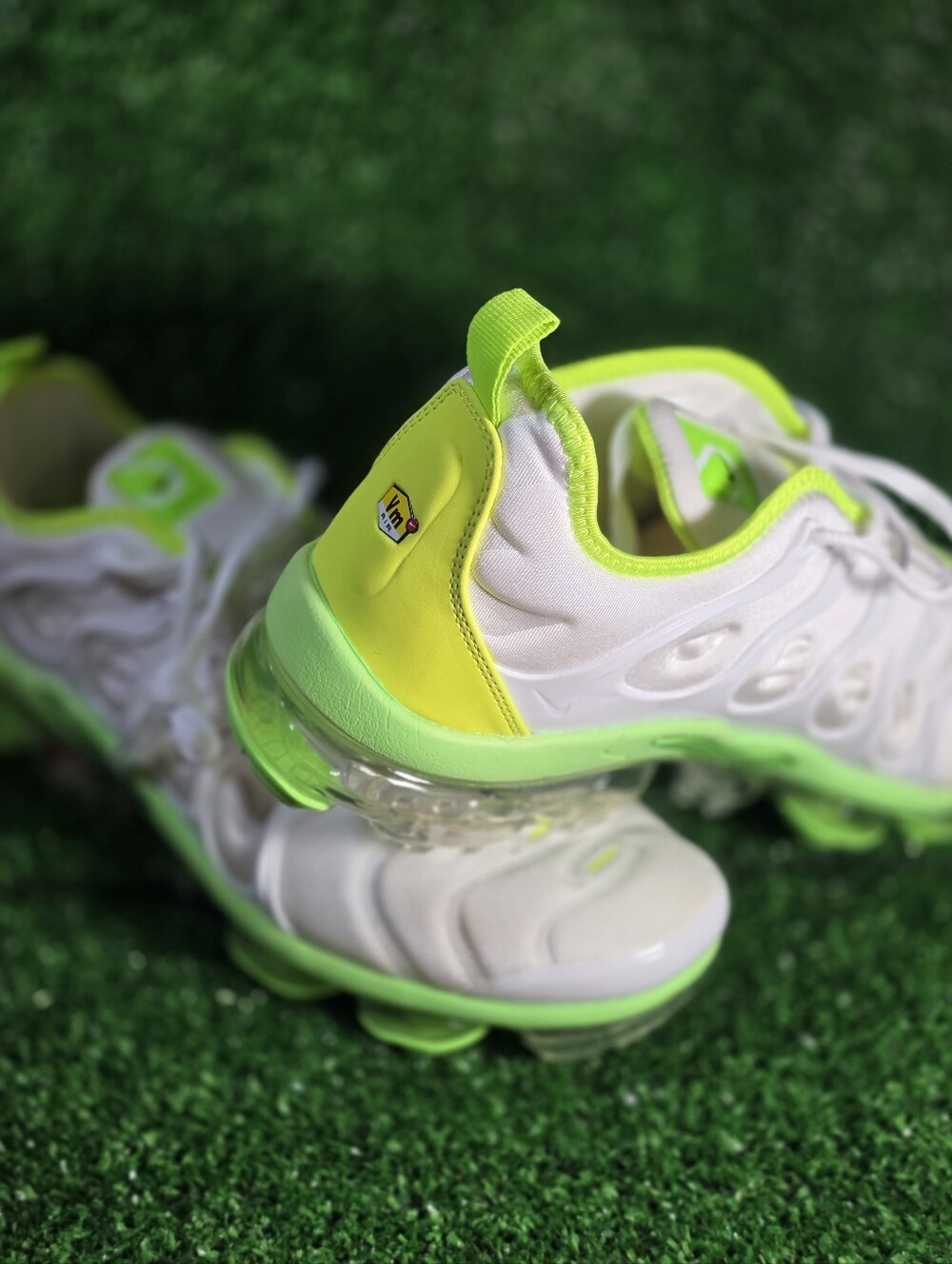Nike Air Max Vapormax Tennis Green ๐ White Athletic Sneakers Men Size 12 - Picture 5 of 8
